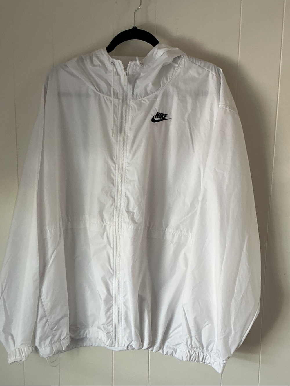 Nike Windbreaker CRISPY white.
NWOT, never worn, purchased from NIKE, in SF.